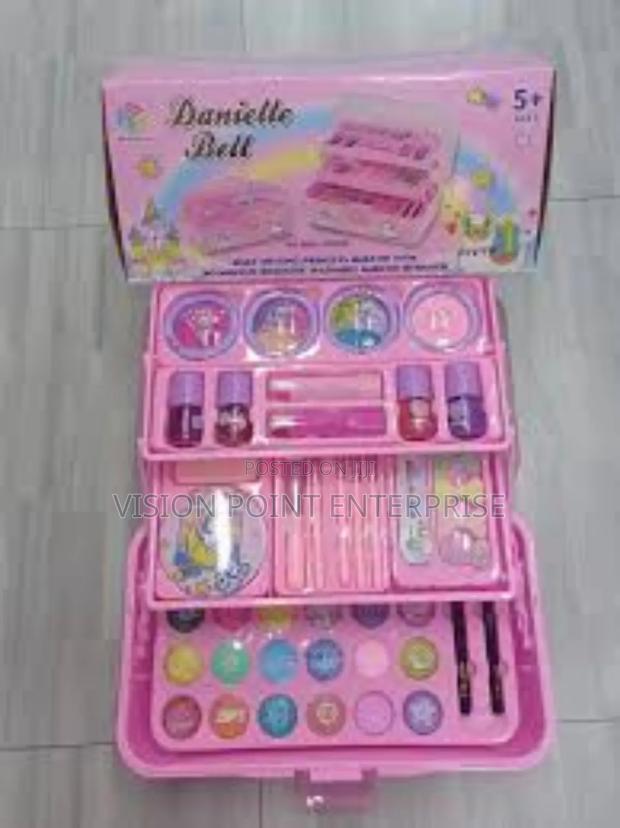 Danielle Make Up