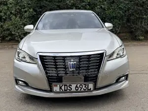 Toyota Crown 2018 Silver