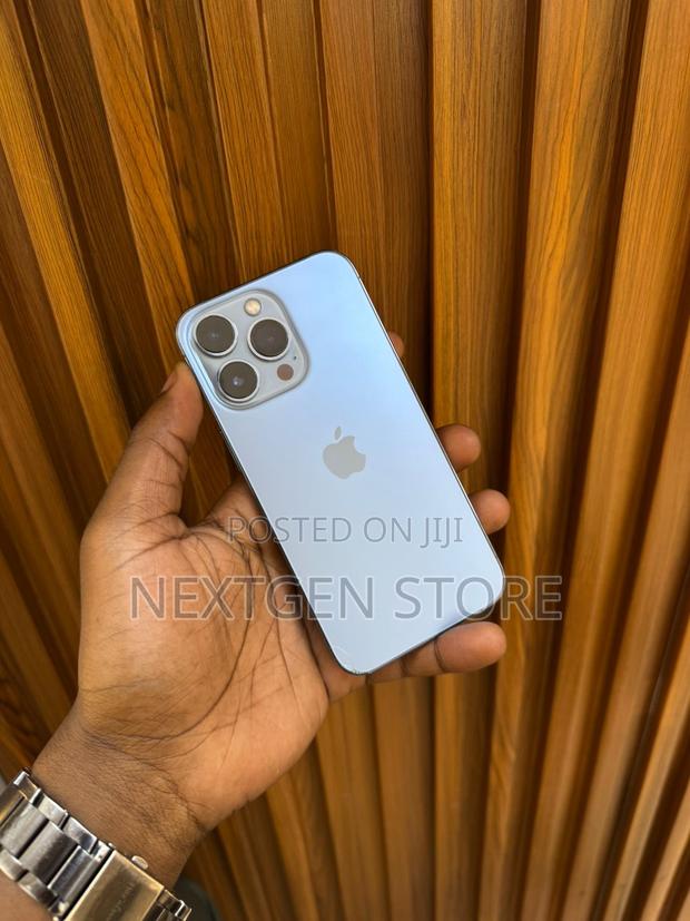 Apple iPhone 13 Pro 256 GB Blue - main view