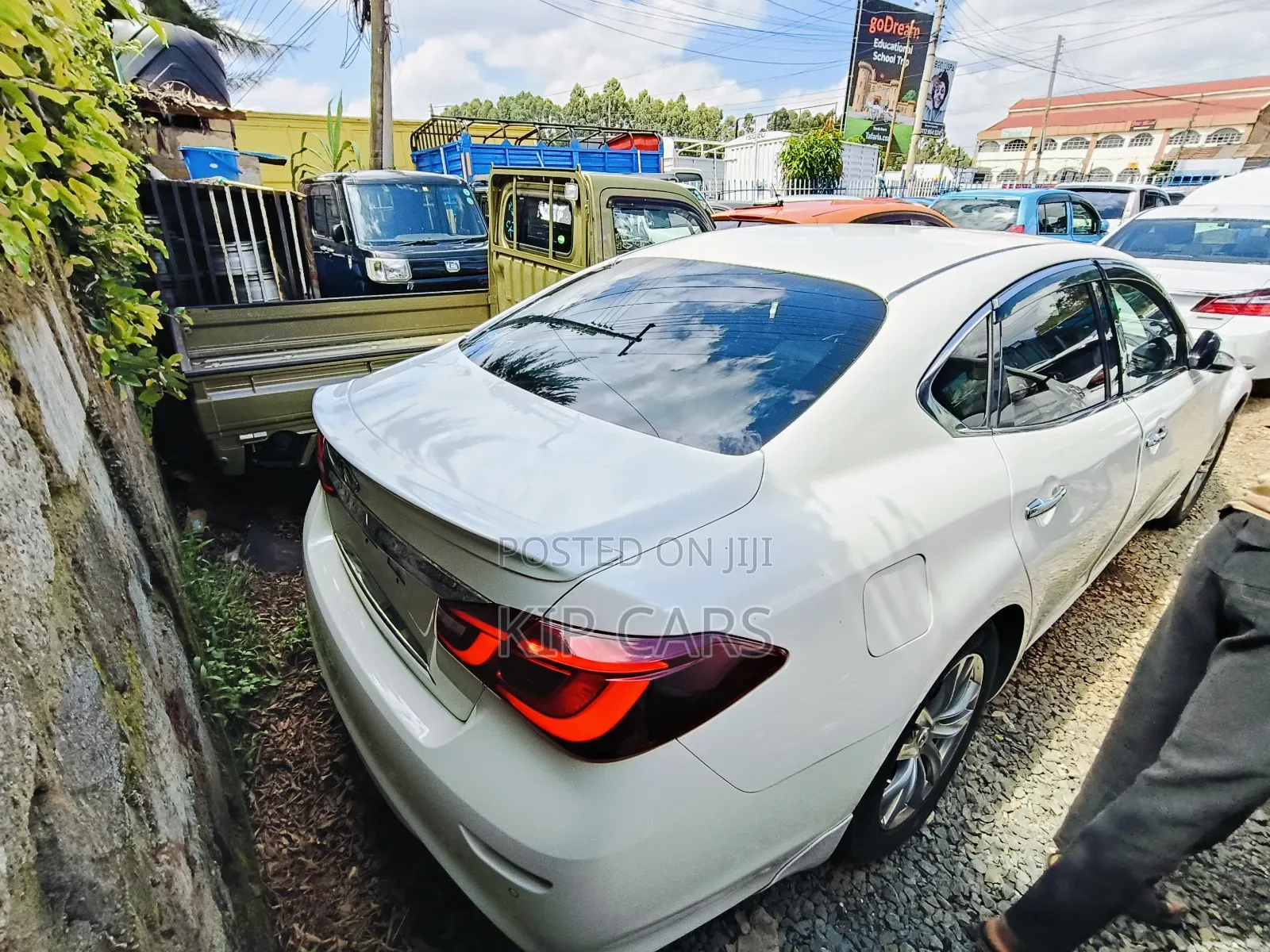 Nissan Fuga 2018 White