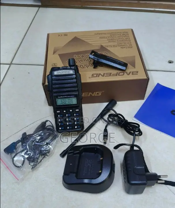 Baofeng Uv-82 Dual Band Handheld Transceiver Walkie Talkie.