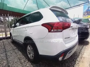 Mitsubishi Outlander 2018 White