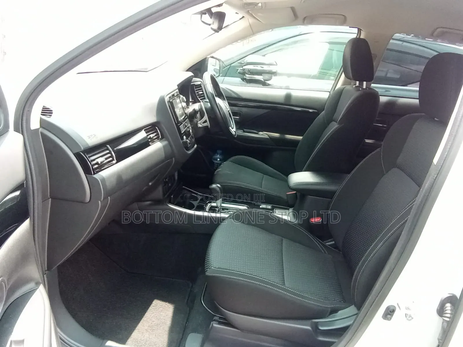 Mitsubishi Outlander 2018 White