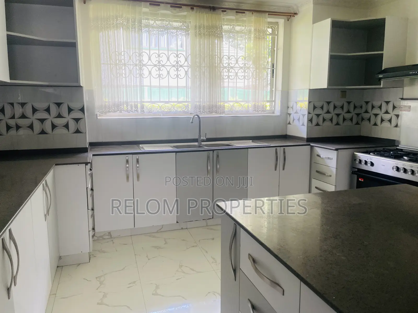 6bdrm Maisonette in Karen for rent