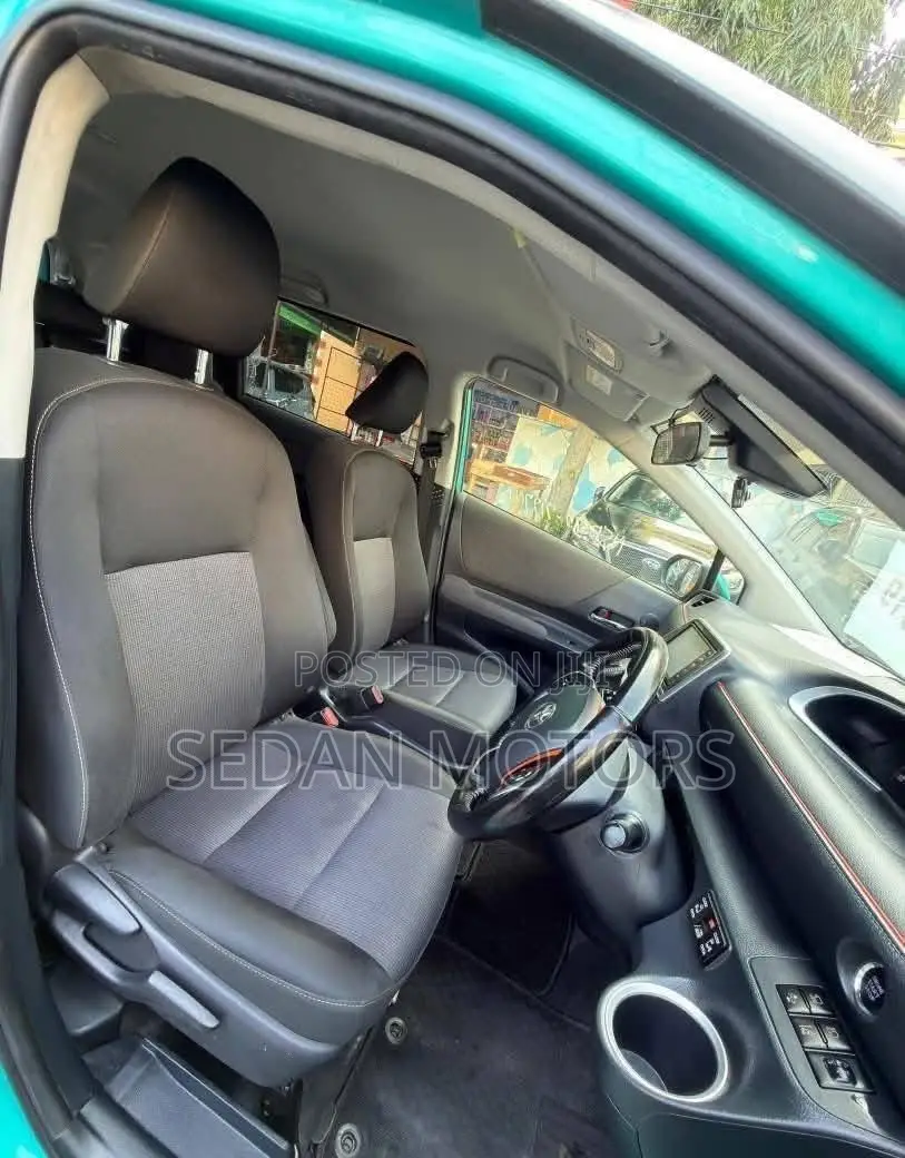 Toyota Sienta 2019 Green