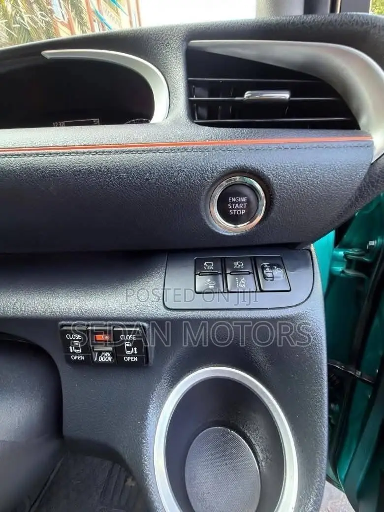 Toyota Sienta 2019 Green