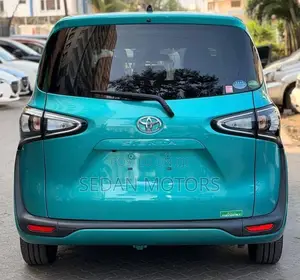 Toyota Sienta 2019 Green
