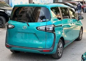 Toyota Sienta 2019 Green