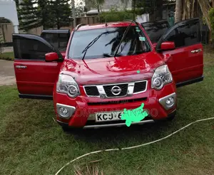Nissan X-Trail 2.0 Diesel 2010 Red