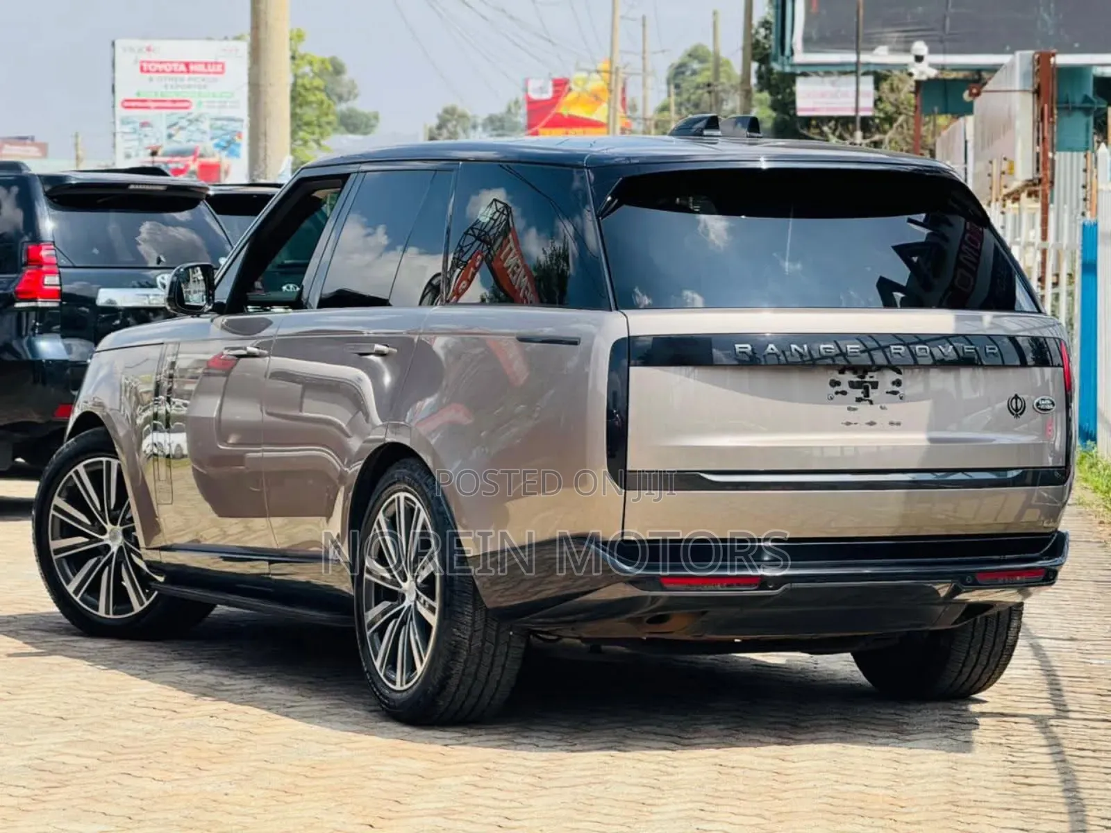 Land Rover Range Rover Vogue 2023 Brown