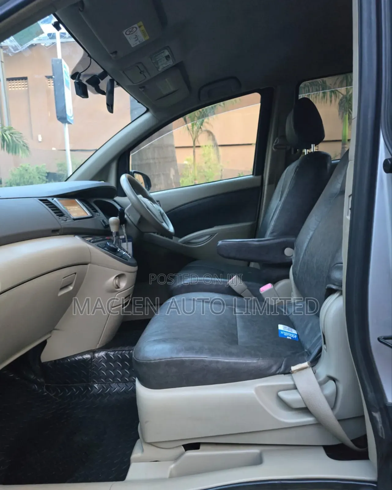 Toyota ISIS 2015 Silver