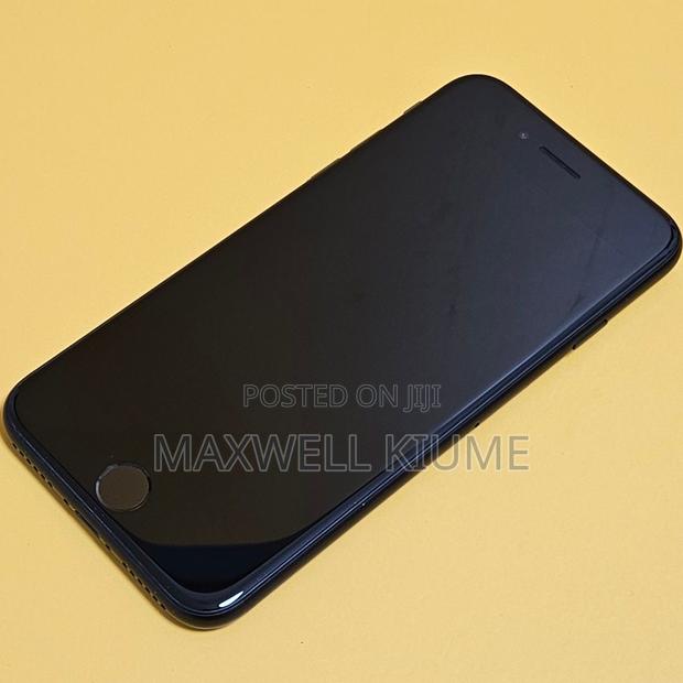 Apple iPhone SE (2020) 64 GB Black - thumbnail 2