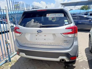 Subaru Forester 2019 Silver