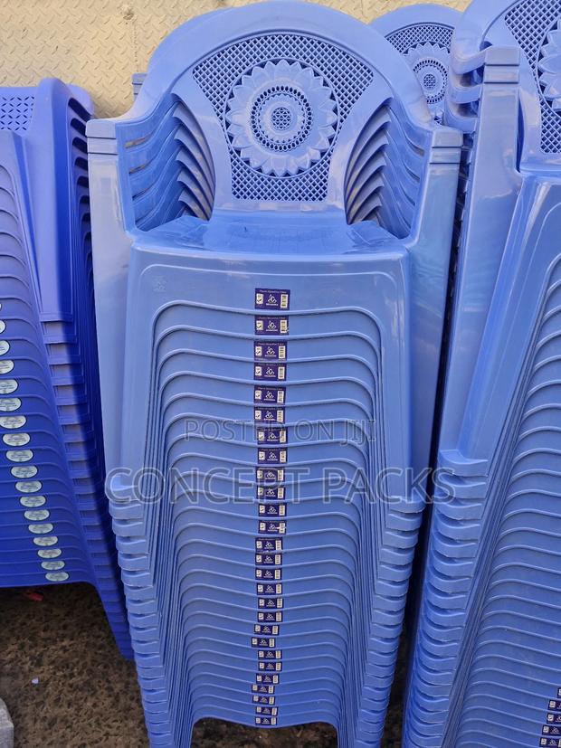Kifaru Plastic Chair With Arms - main view