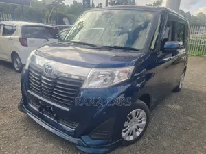 Toyota Roomy 2019 Blue
