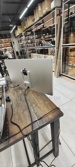 Apple 27" Studio Display - thumbnail 2
