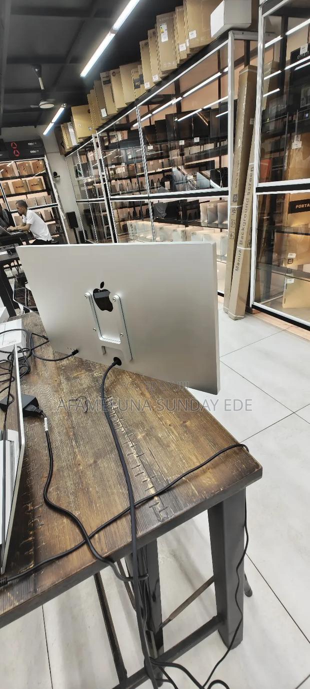 Apple 27" Studio Display