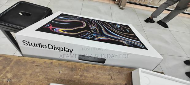 Apple 27" Studio Display - thumbnail 4