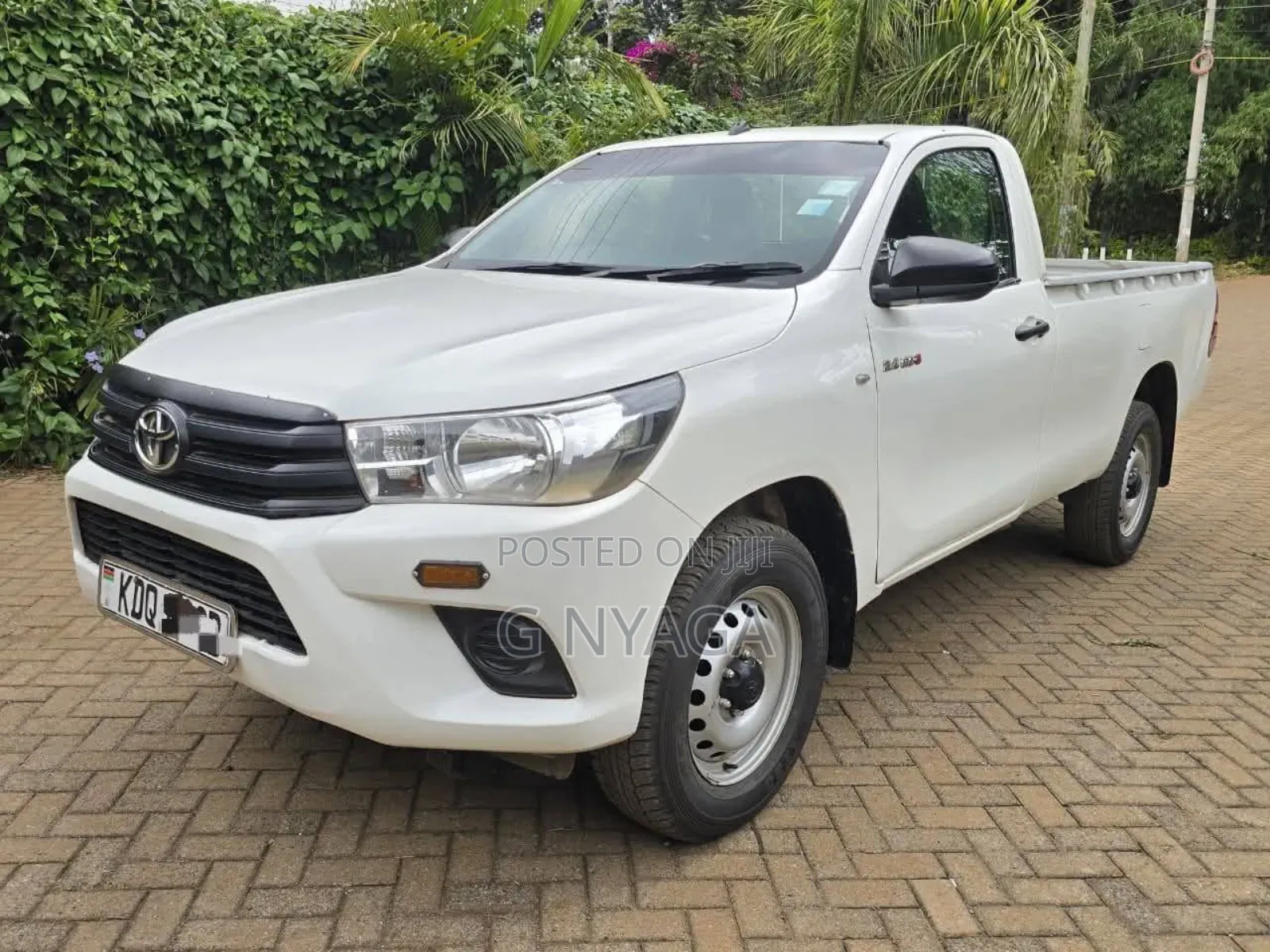 Toyota Hilux 2024 White