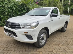 Toyota Hilux 2024 White