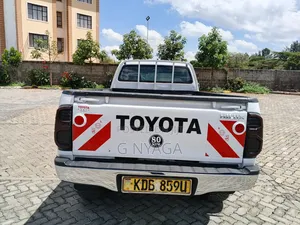 Toyota Hilux 2013 White
