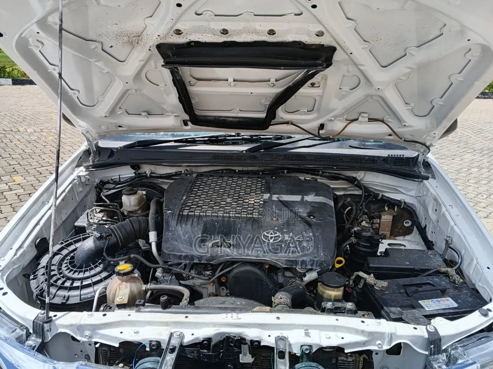 Toyota Hilux 2013 White