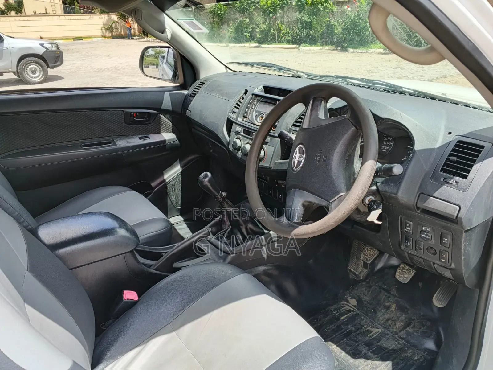 Toyota Hilux 2013 White
