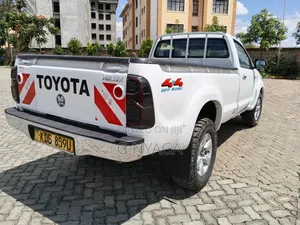 Toyota Hilux 2013 White