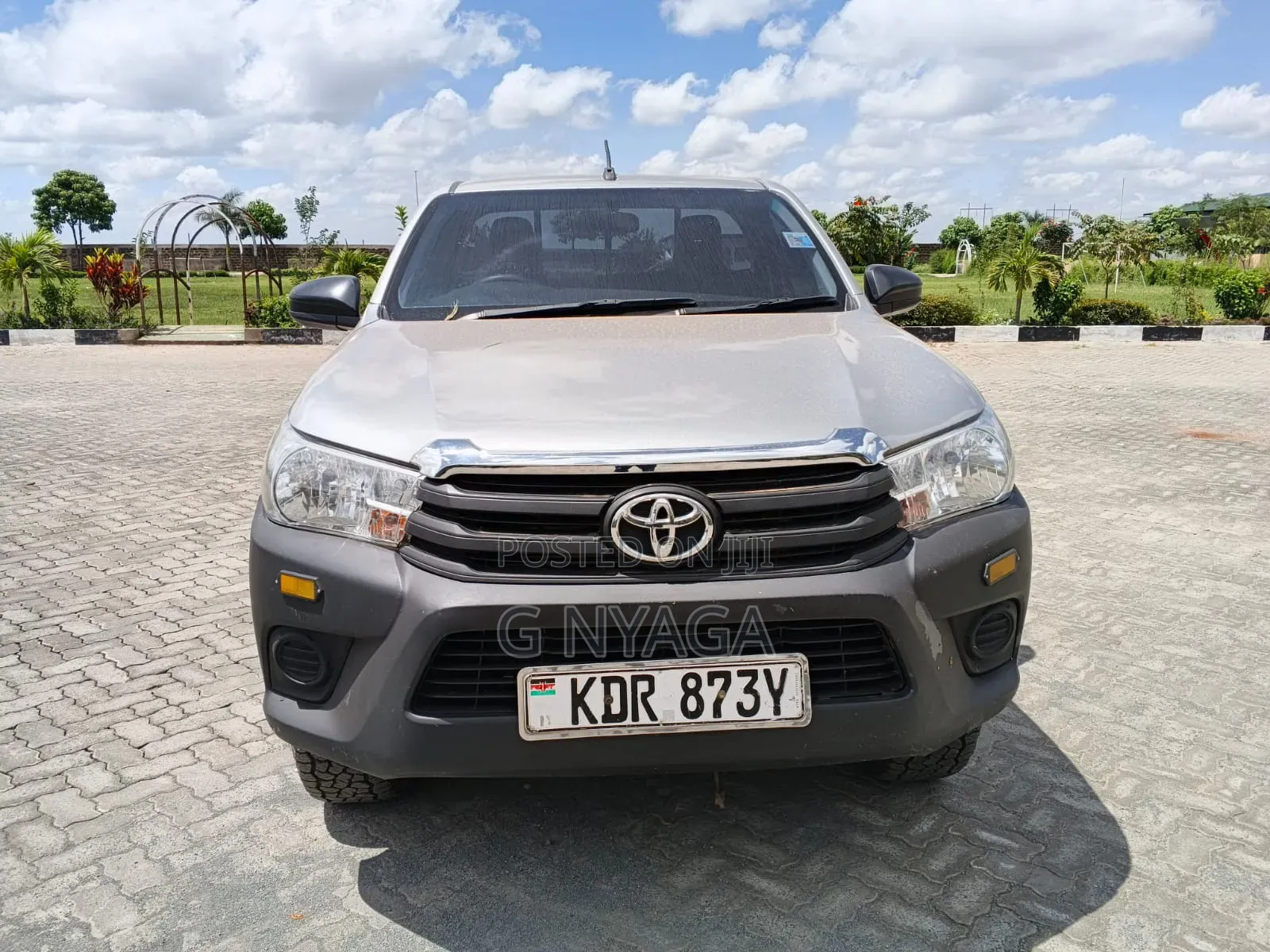 Toyota Hilux 2023 Silver