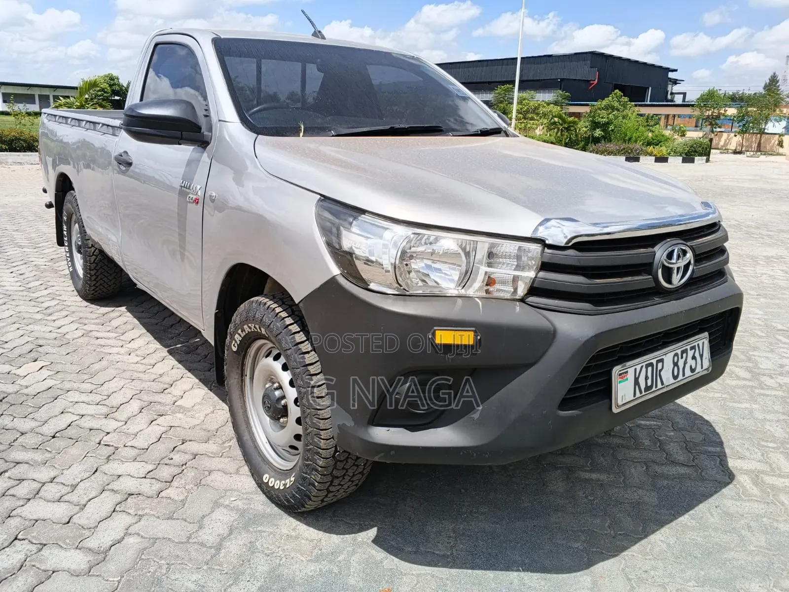 Toyota Hilux 2023 Silver