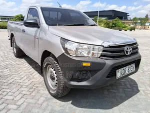 Toyota Hilux 2023 Silver