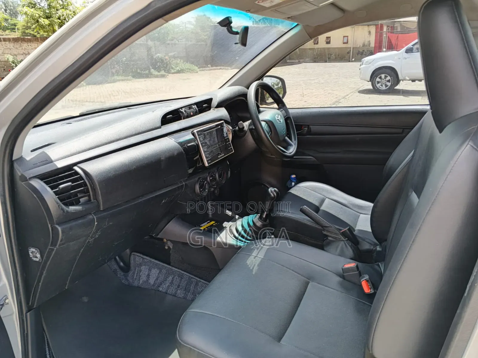 Toyota Hilux 2023 Silver