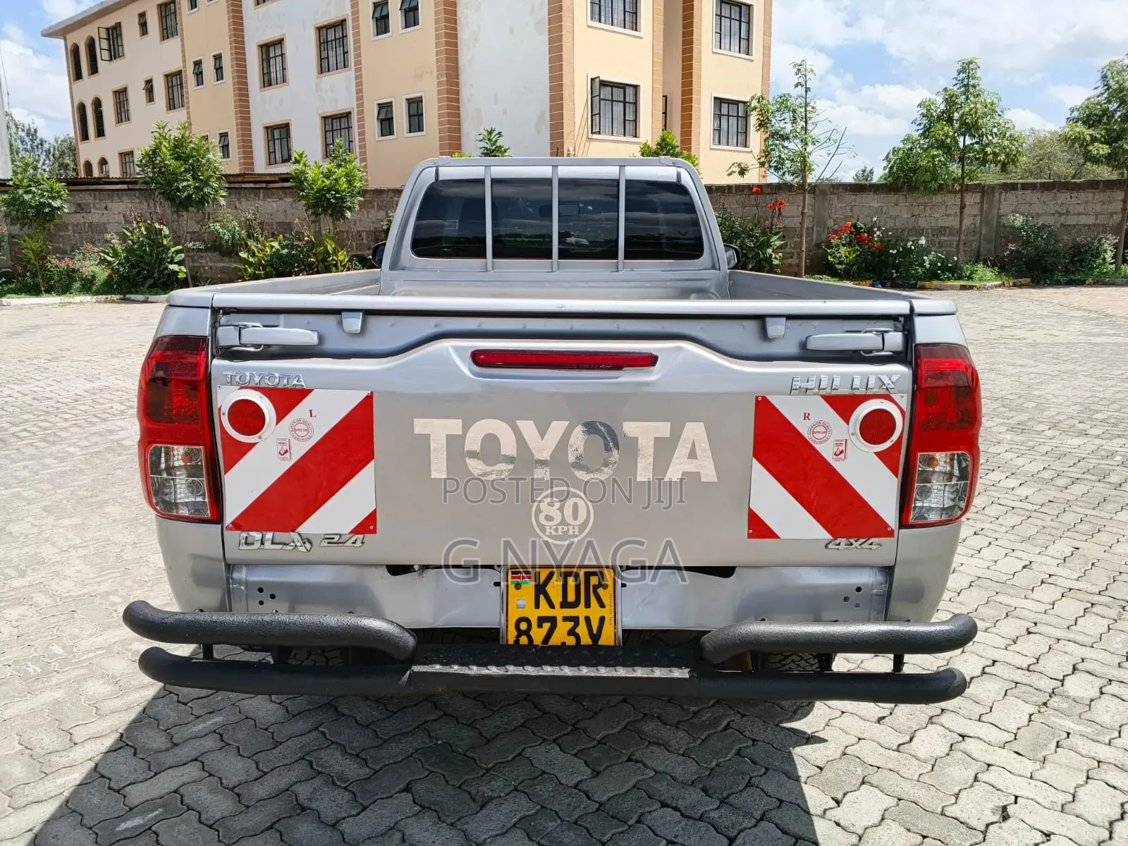 Toyota Hilux 2023 Silver