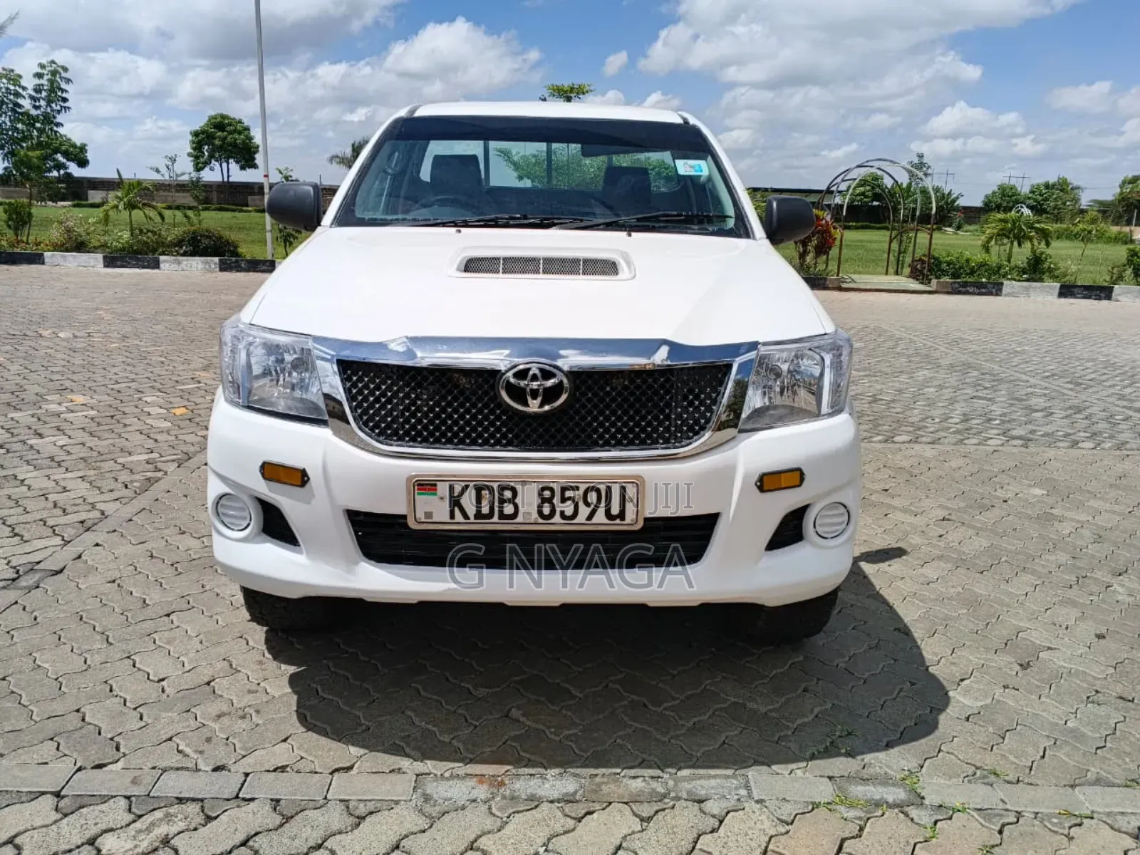 Toyota Hilux 2013 White