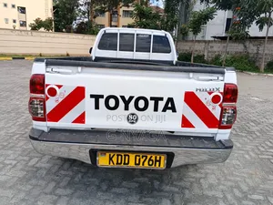 Toyota Hilux 2013 White