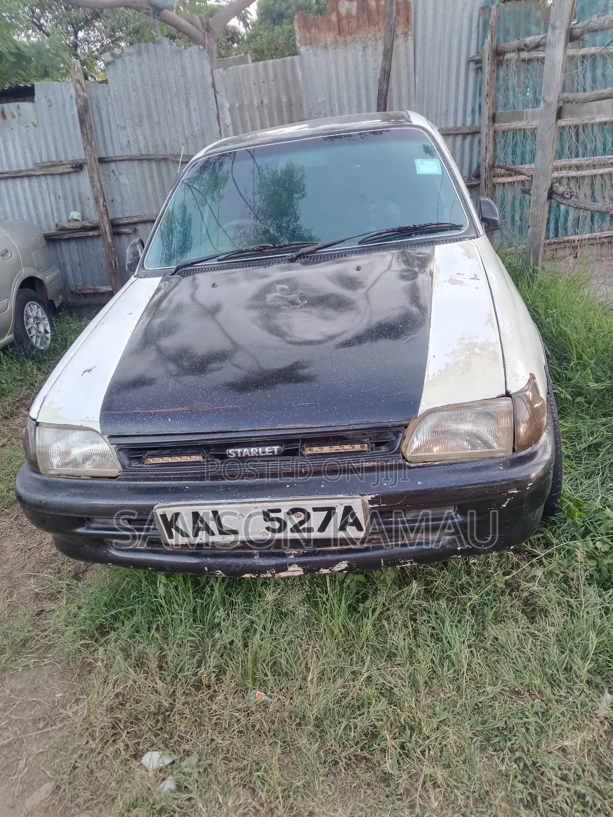 Toyota Vitz 2000 White