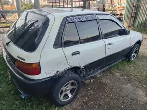 Toyota Vitz 2000 White