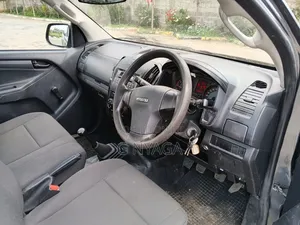 Isuzu D-MAX 2025 Burgundy