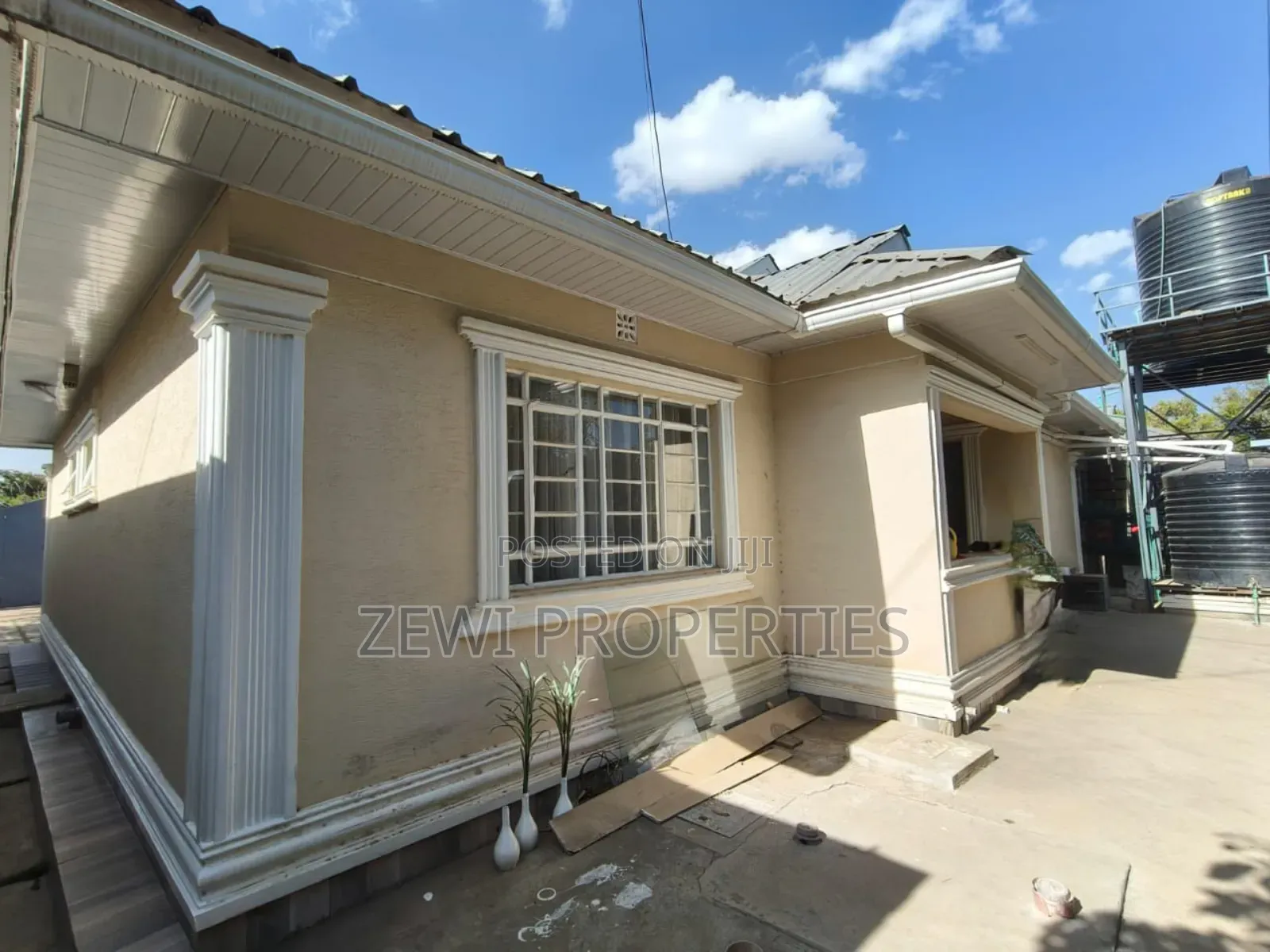 3bdrm Bungalow in Kandisi for sale