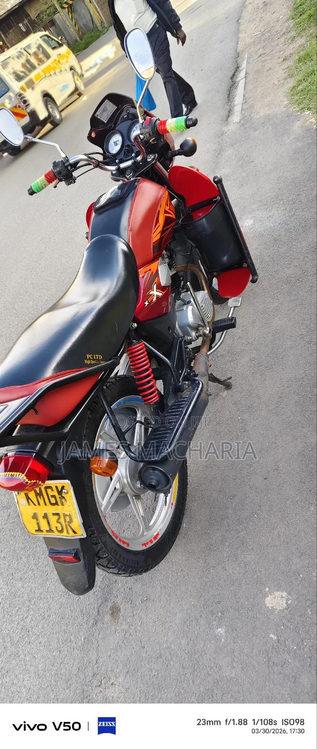 TVS HLX Plus ES 2025 Red - main view