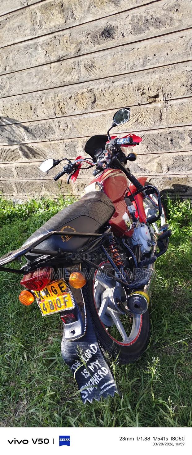 Bajaj Boxer 100 2025 Red - main view