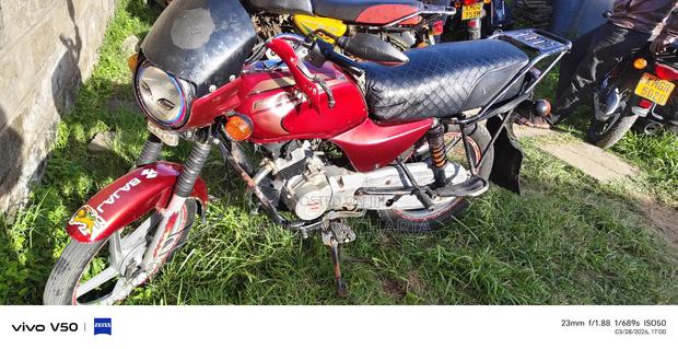 Bajaj Boxer 100 2025 Red - thumbnail 5