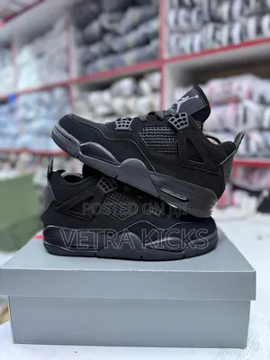 Air Jordan 4 – All Black – Sleek Streetwear Sneakers