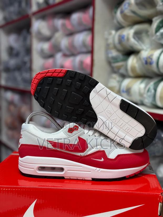 Nike Air Max 1 – Classic Streetwear Sneakers