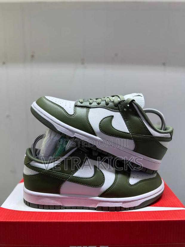 Looking for Stylish Jordan 1 Sb Dunks Green