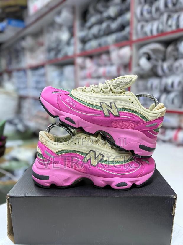 New Balance 1000 – Pink/Green– Classic Lifestyle Sneakers