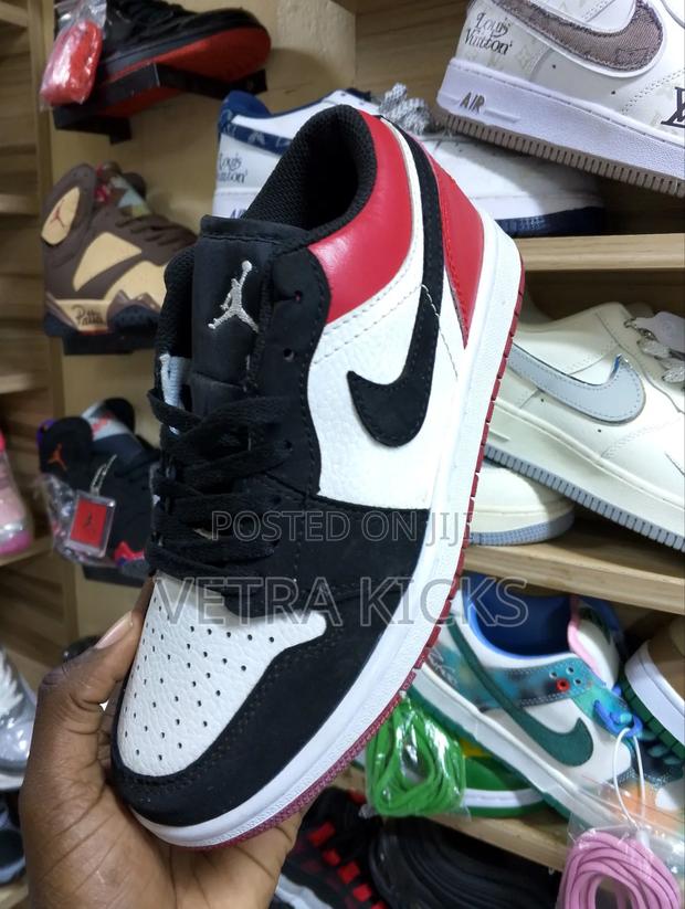 Air Jordan 1 Low Cut – Classic Streetwear Sneakers