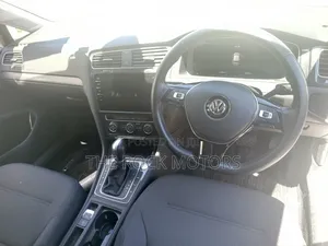 Volkswagen Golf 2018 White
