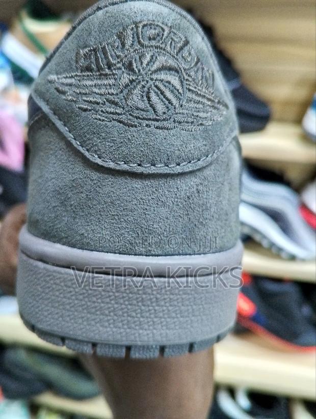 Air Jordan 1 Sb Dunks – Coffee – Limited Edition Sneakers - thumbnail 3