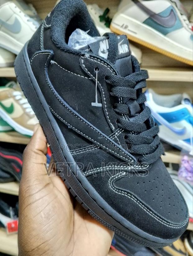 Air Jordan 1 Low Sb Dunks – Black Phantom – Trendy Streetwear